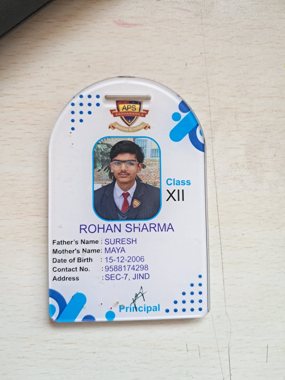id card top circle shape
